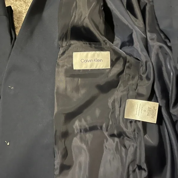 Calvin Klein Boys Navy suit- 2pieces - Picture 4 of 6